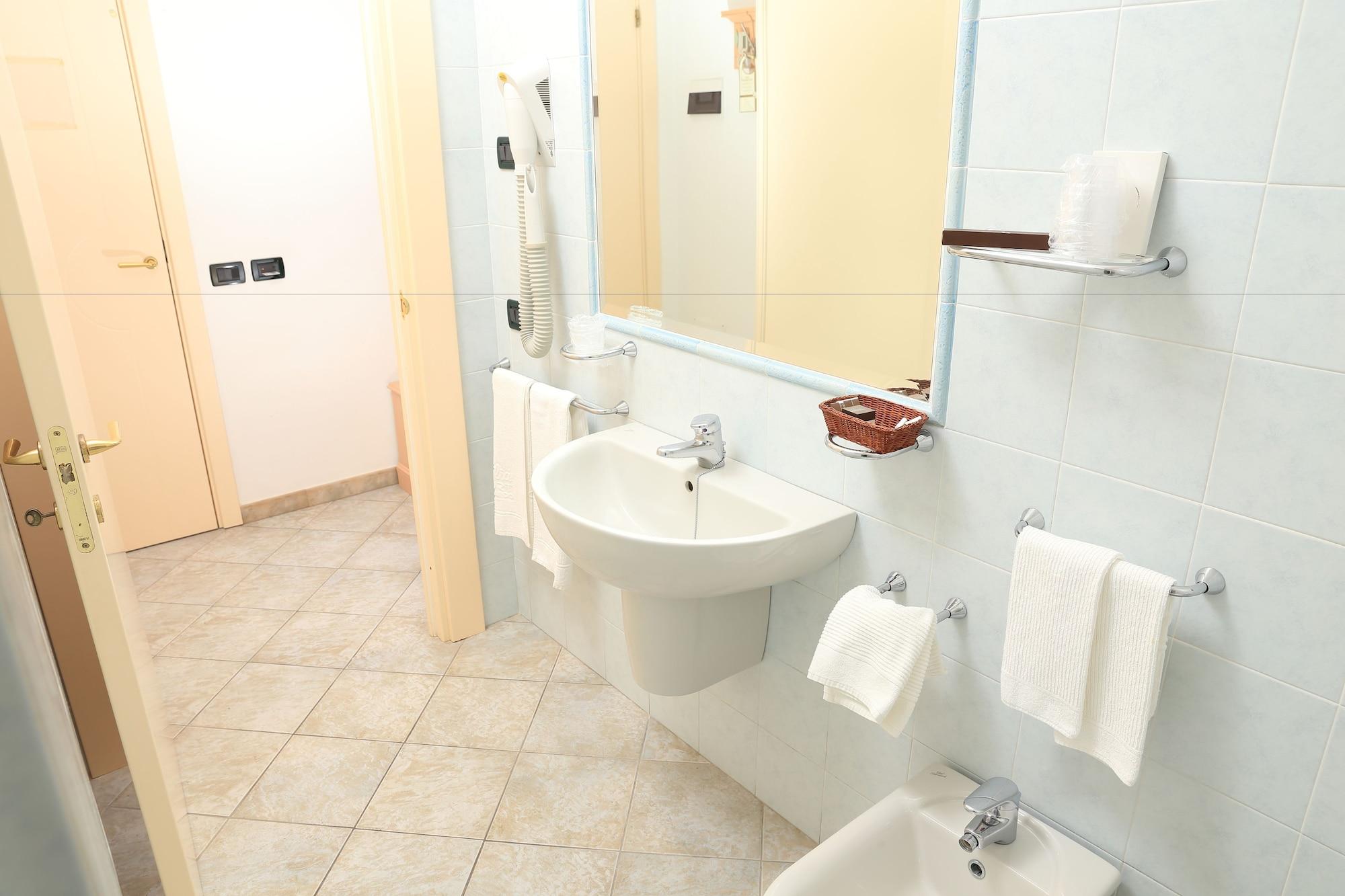 Hotel Nantis Кастелсардо Екстериор снимка