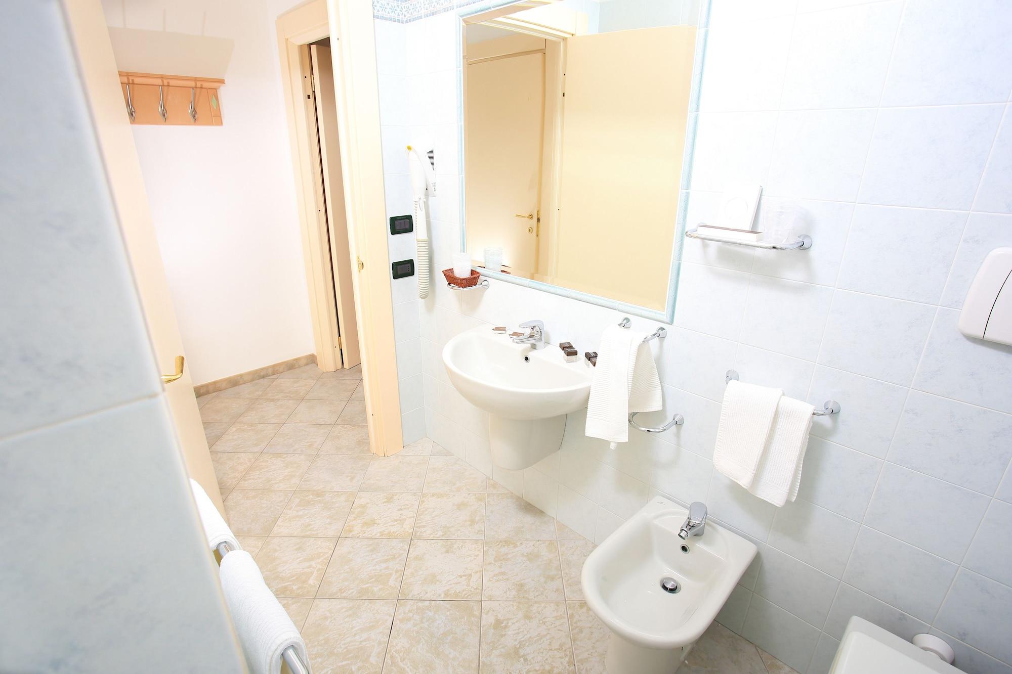 Hotel Nantis Кастелсардо Екстериор снимка