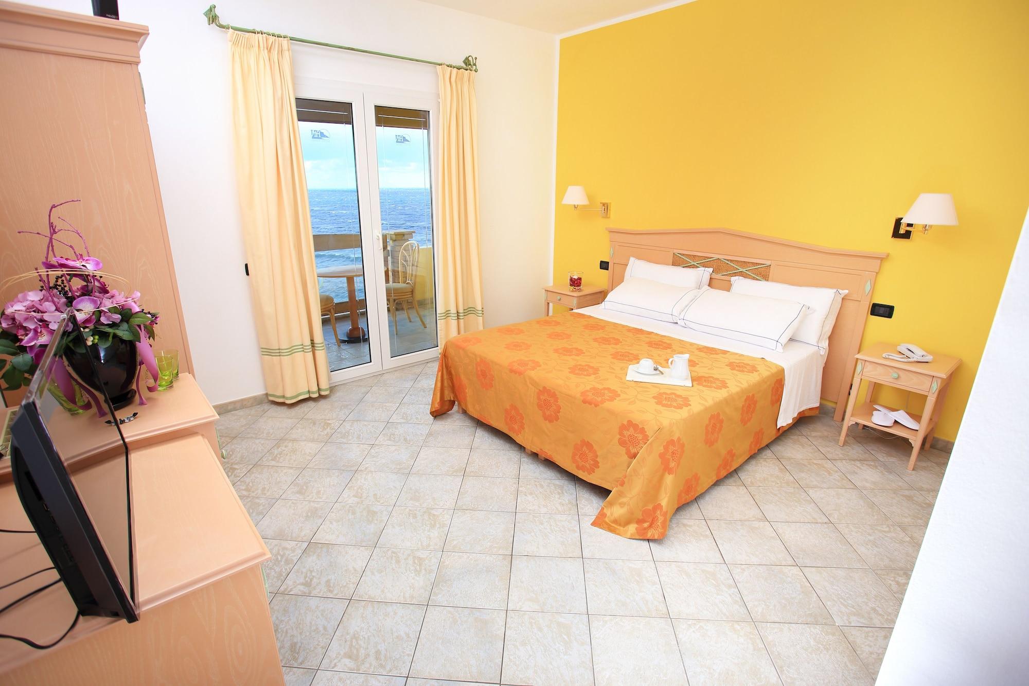 Hotel Nantis Кастелсардо Екстериор снимка