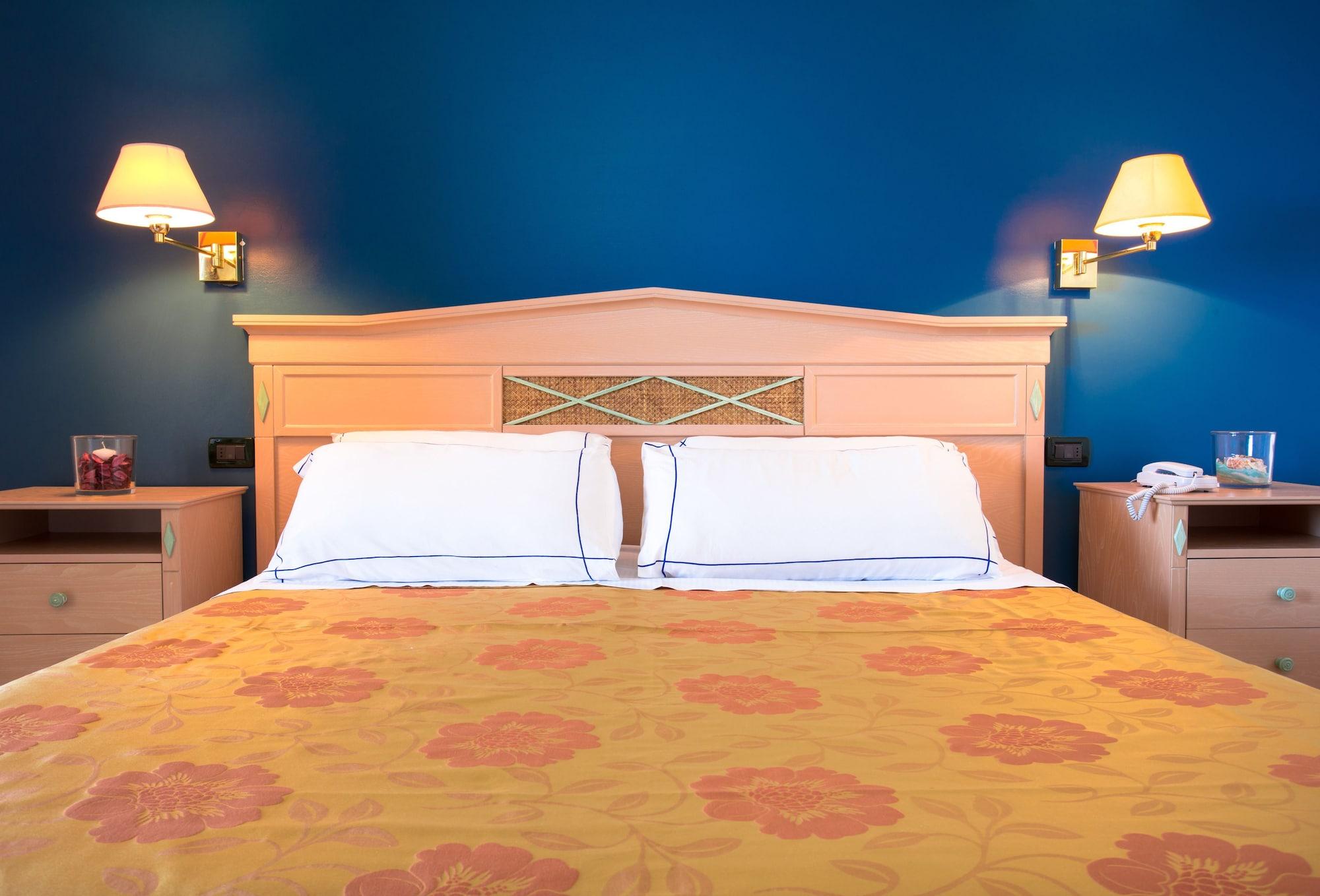 Hotel Nantis Кастелсардо Екстериор снимка