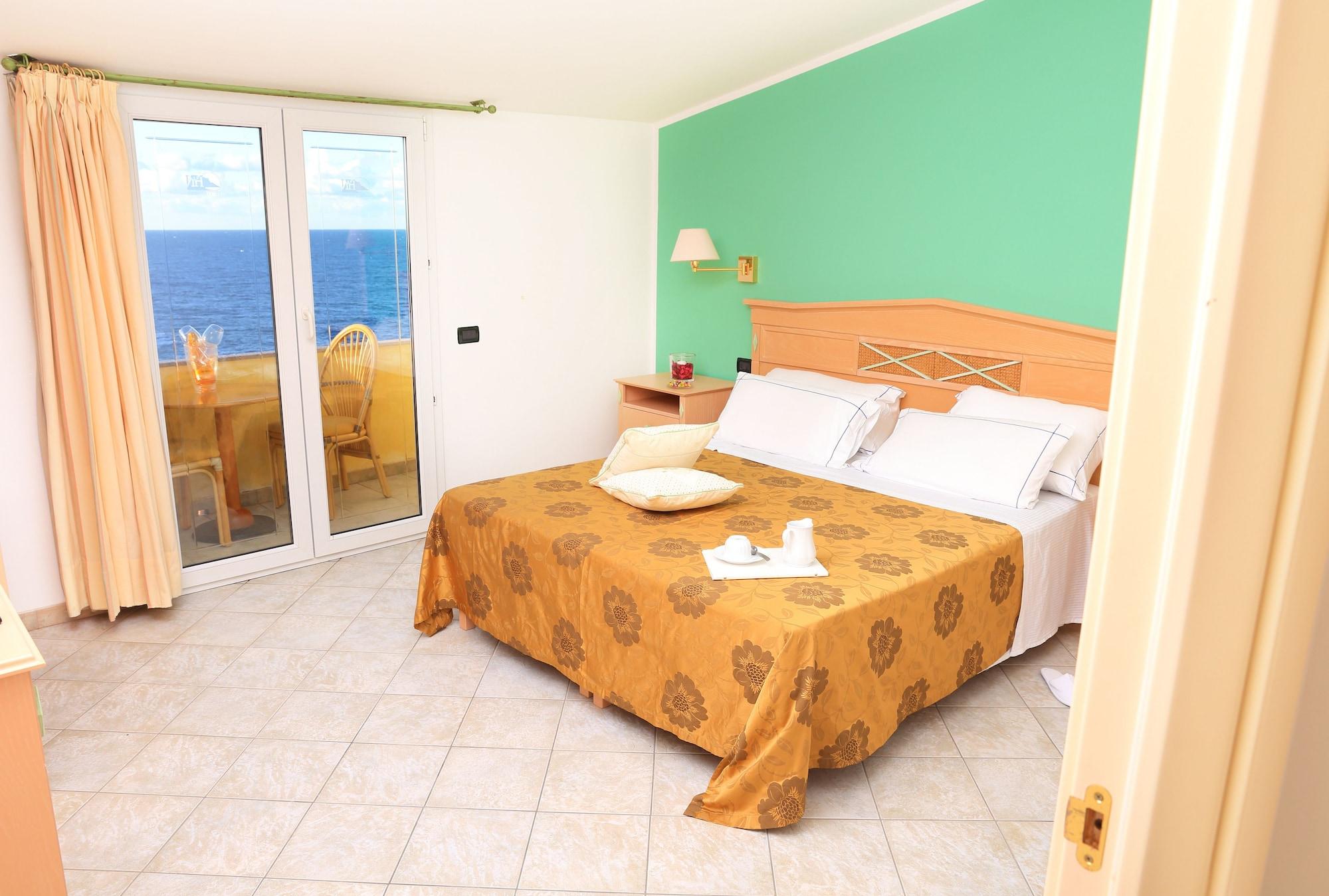 Hotel Nantis Кастелсардо Екстериор снимка