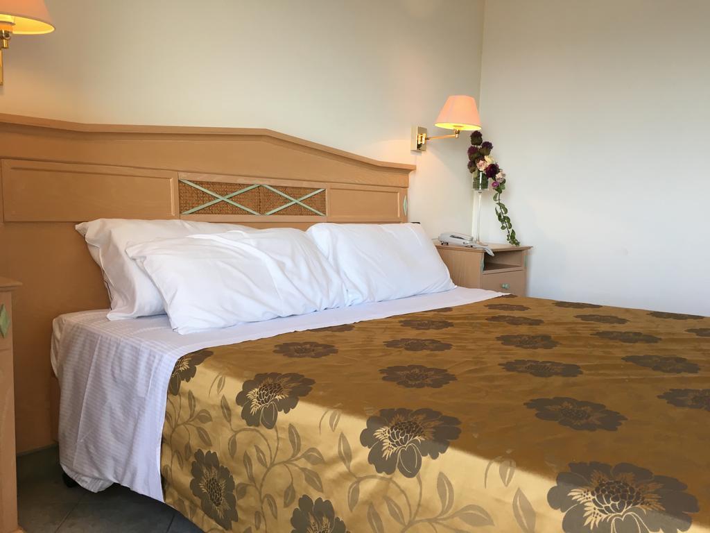 Hotel Nantis Кастелсардо Екстериор снимка