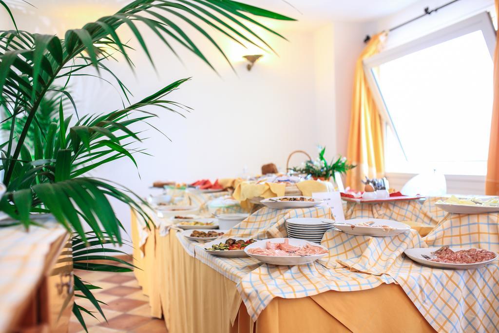 Hotel Nantis Кастелсардо Екстериор снимка