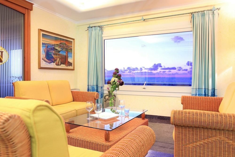 Hotel Nantis Кастелсардо Екстериор снимка