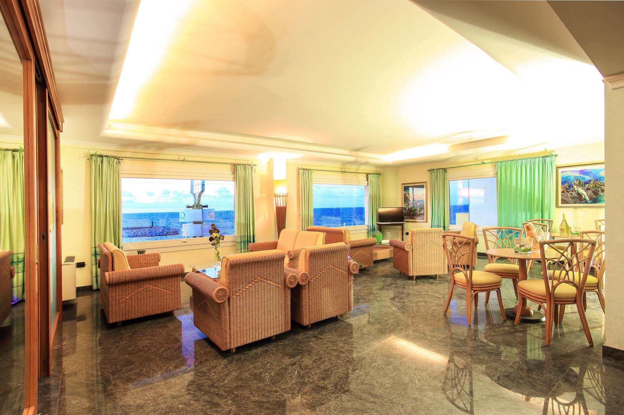 Hotel Nantis Кастелсардо Екстериор снимка