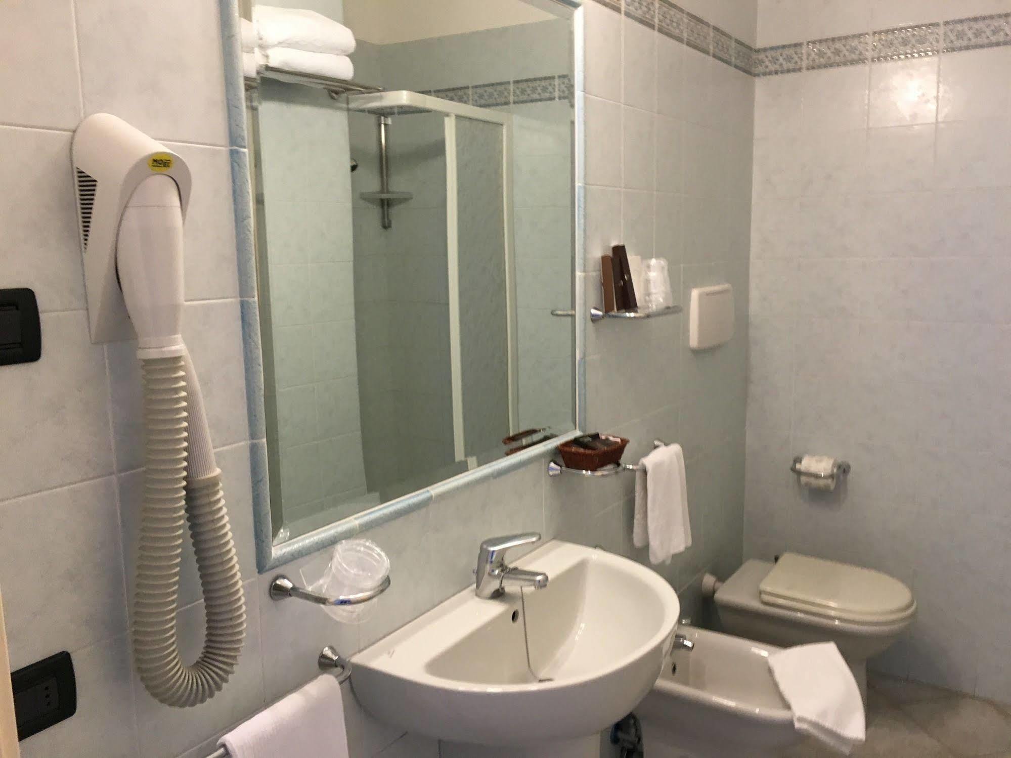 Hotel Nantis Кастелсардо Екстериор снимка