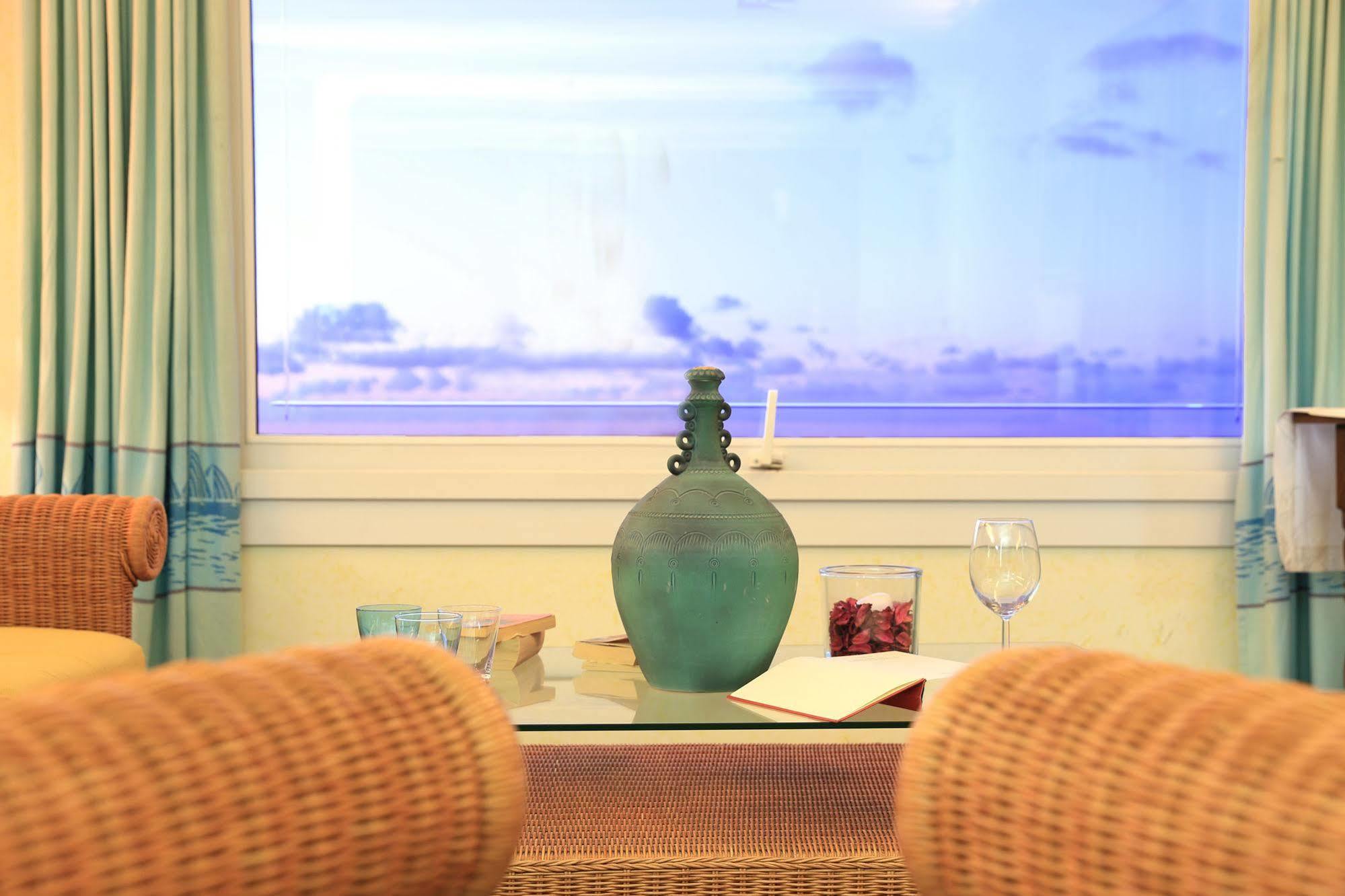 Hotel Nantis Кастелсардо Екстериор снимка