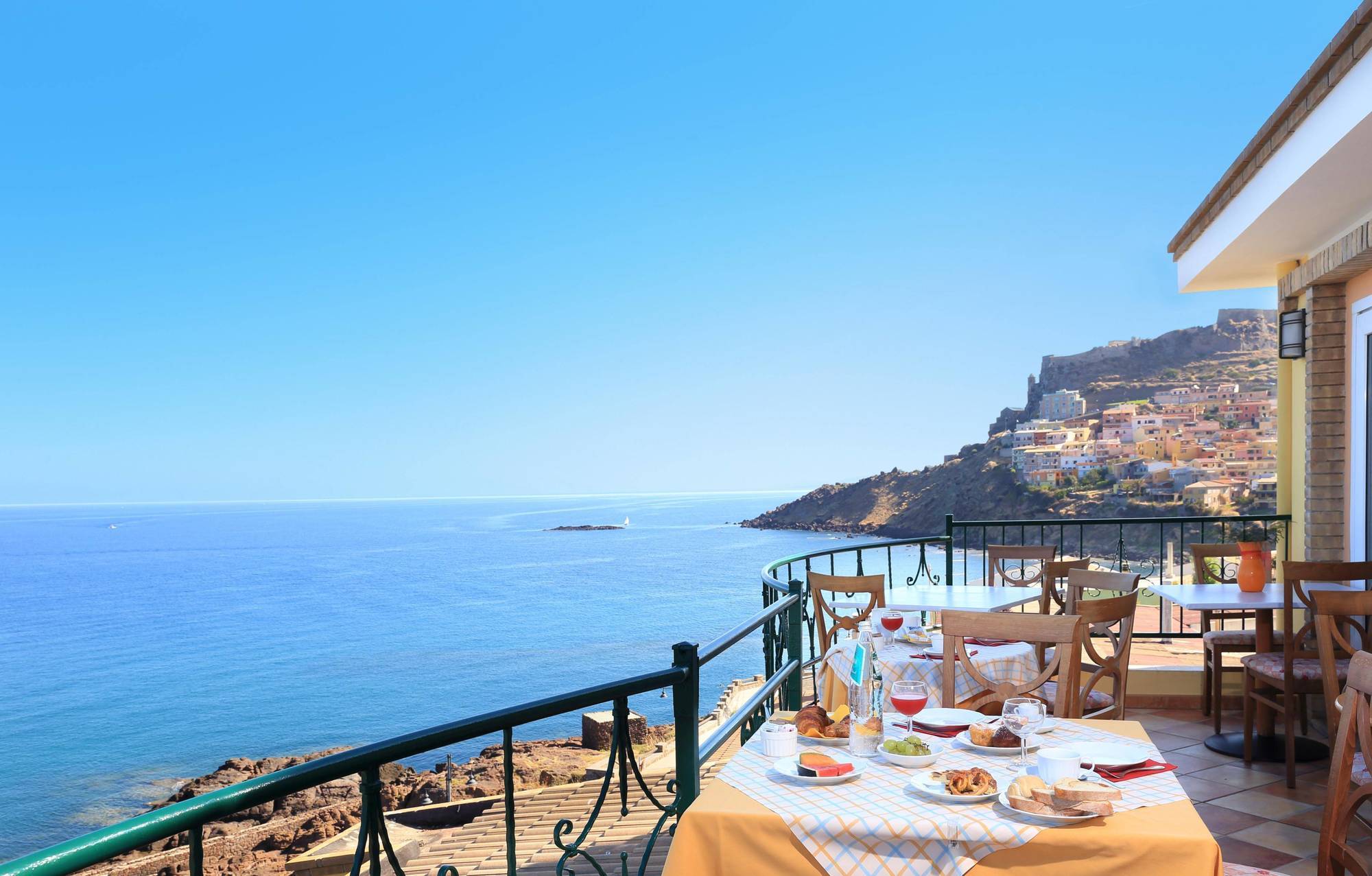 Hotel Nantis Кастелсардо Екстериор снимка