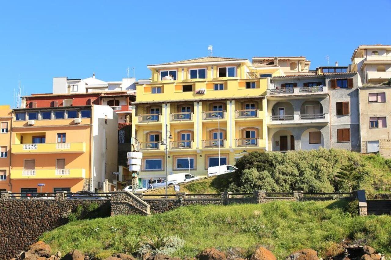 Hotel Nantis Кастелсардо Екстериор снимка